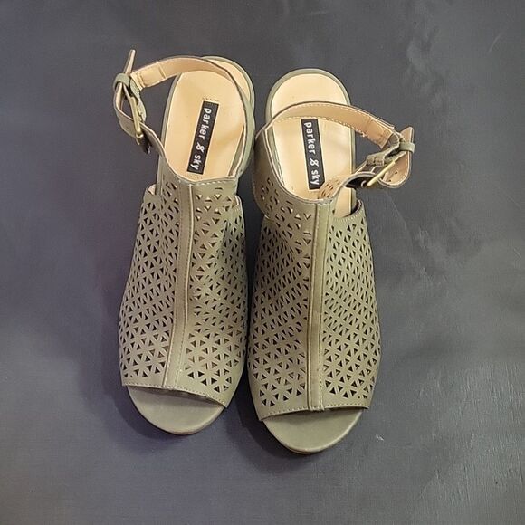 BRAND NEW PARKER&SKY ADJUSTABLE BUCKLE OPEN TOE CUTOUT WEDGE SANDAL - Picture 2 of 14